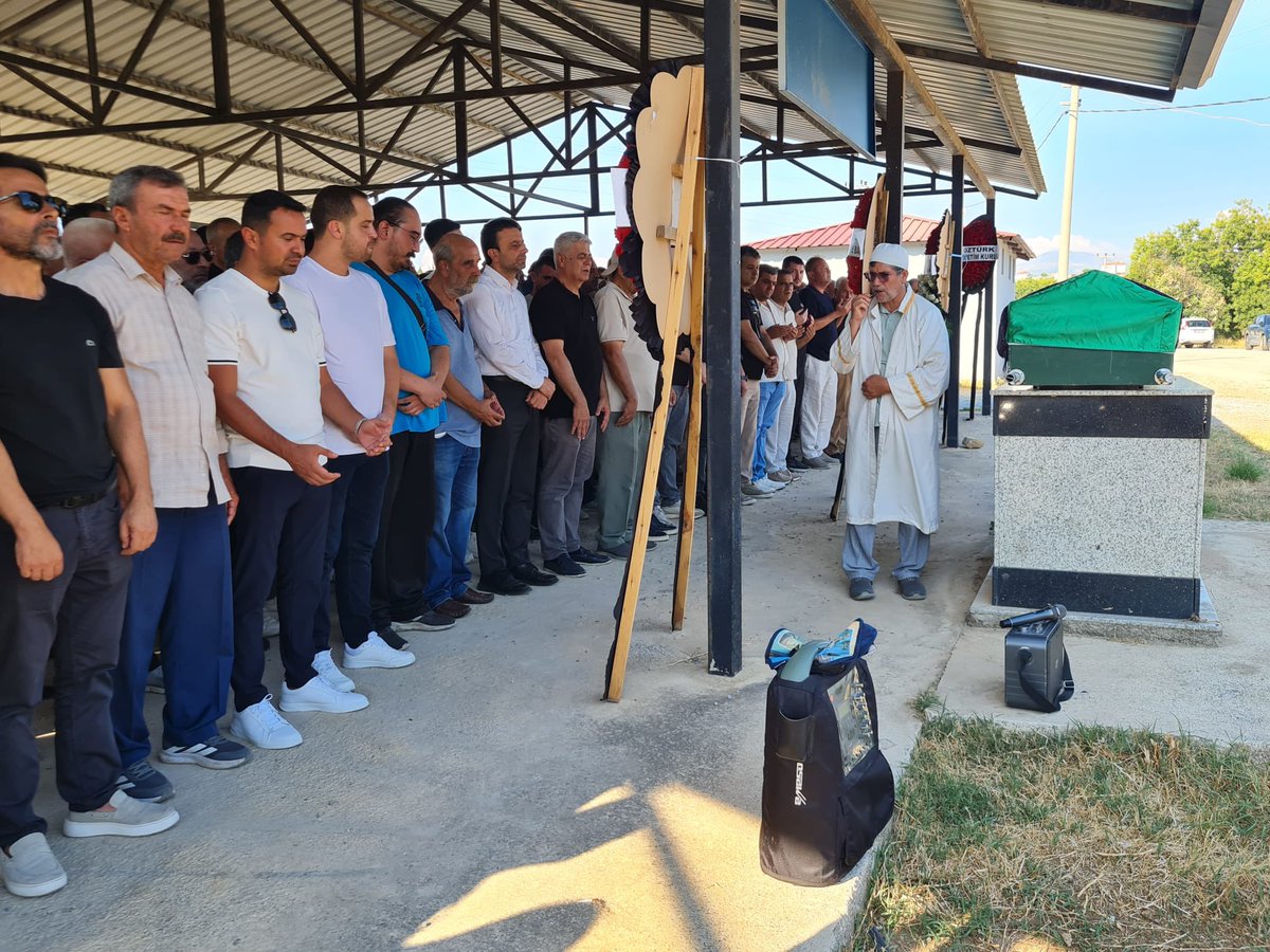 avmustafakose's tweet photo. 📍Manavgat 

Manavgat ve Büyükşehir Belediye Meclis Üyemiz Süleyman Öz’ün eşi, Av. İbrahim Dağ ağabeyimizin kardeşi Av. Hatice Özden Dağ‘i toprağa verdik. Merhumeye Allah’tan rahmet, başta Süleyman Öz ağabeyimiz olmak üzere ailesine, yakınlarına sabır ve başsağlığı diliyoruz. https://t.co/MVgVDjvmAp