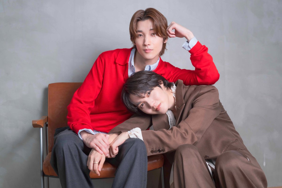 TVGweb's tweet photo. ゲンジブ・小泉光咲×四坂亮翔
「陽キャ集団にいる芹沢は、
俺の前だと様子がおかしい」interview✍️🏻
----

演じる鈴木と芹沢への共感、
意外な役作りの裏側も告白🏫

初共演のほんわかコンビ
お互いの魅力や”焼肉”エピも💭
「光咲くんとは自然体でいられる」

https://t.co/9vHTBDb4zi

#陽キャ集団 https://t.co/ZOq1ufERfb