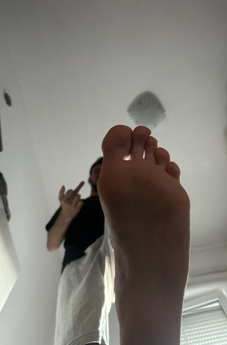 alfamasterF's tweet photo. Your place is beneath my feet!🦶🐶

#finansalköle #findom #malefeet #gayfeet  #master #paypig #footfetish #bdsm https://t.co/Yk6l3M6Dva