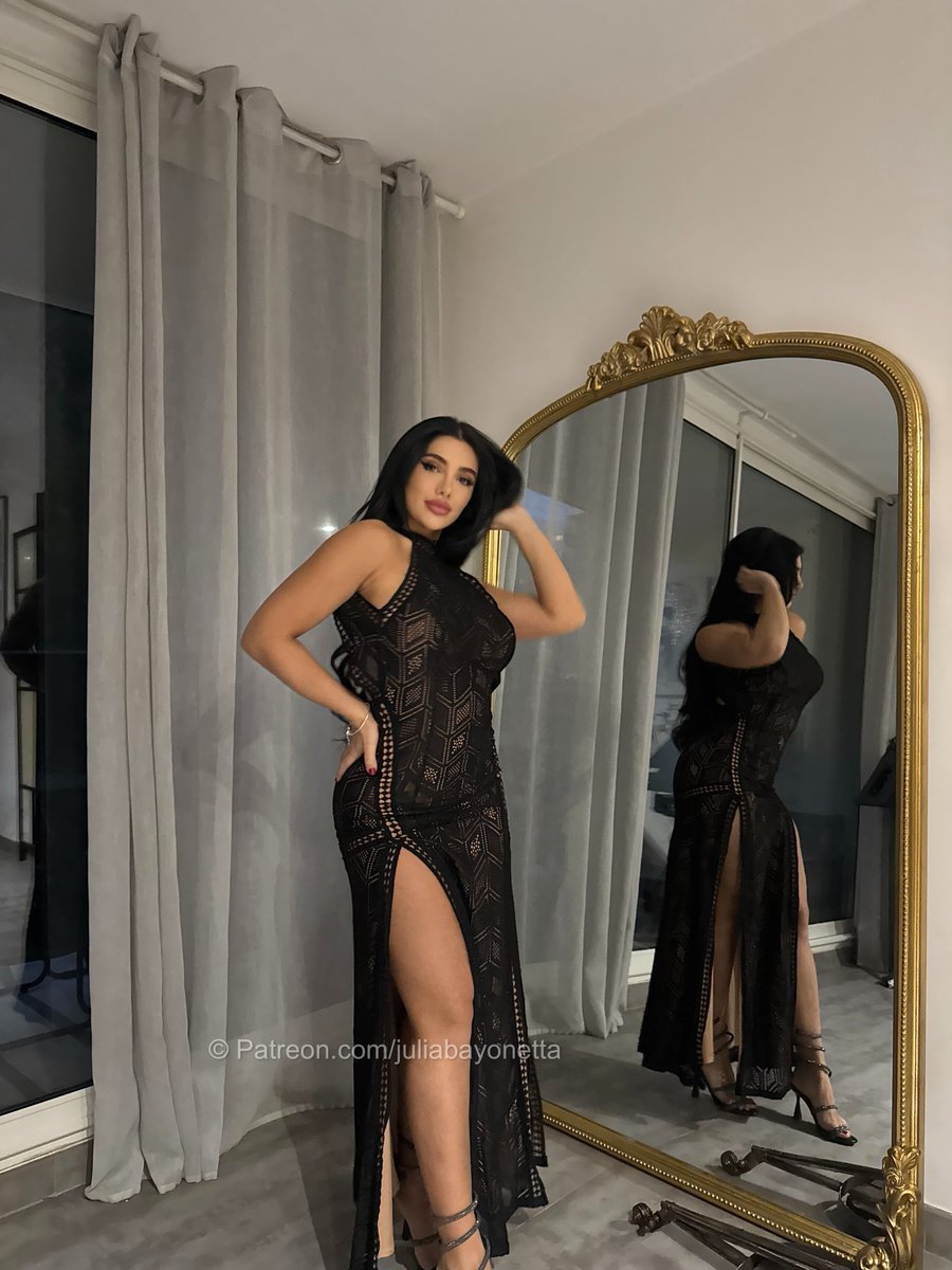 La Reine Julia tweet media