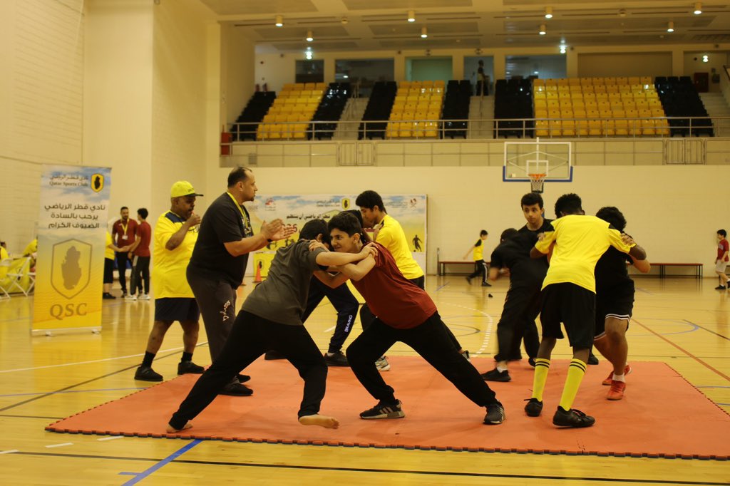 qatarsc61's tweet photo. نظم  الجهاز الشبابي بنادي قطر الرياضي #دوره_للدفاع_عن_النفس_بالمطارحات. برعاية إدارة المراكز والهيئات الشبابية وتحت شعار #صيفنا_لشبابنا  تدريب الكابتن أحمد السيد وإشراف الاستاذ محمد الهيدوس رئيس الجهاز الشبابي https://t.co/3g5zL7RXUS