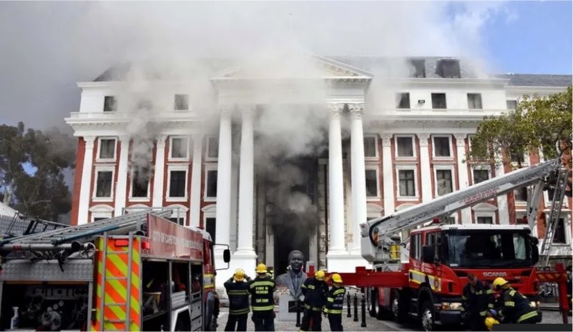 Knick_RSA's tweet photo. It’s been 4 Years since the South African 🇿🇦 Parliament burnt down- 

It took Chinese 2 Weeks to build a Hospital. It’s been more than 4 Years under the ANC and theres no Parliament.

Cyril is clumsy, this was a symbol of his sham administration. https://t.co/LWlcSIdwS4