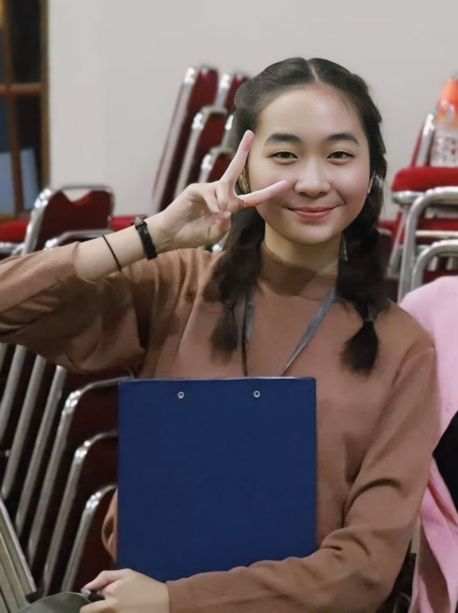 Rest35590Rest's tweet photo. Chindo tocil culun, dari tatapan matanya ada potensi jadi lonte tongkrongan. Sekalinya kumpul anak nakal sudah bisa jadi sex slave. 

#chindo #shienlymyra #bacol #surabaya #fantasi https://t.co/1eb0yjvzlU