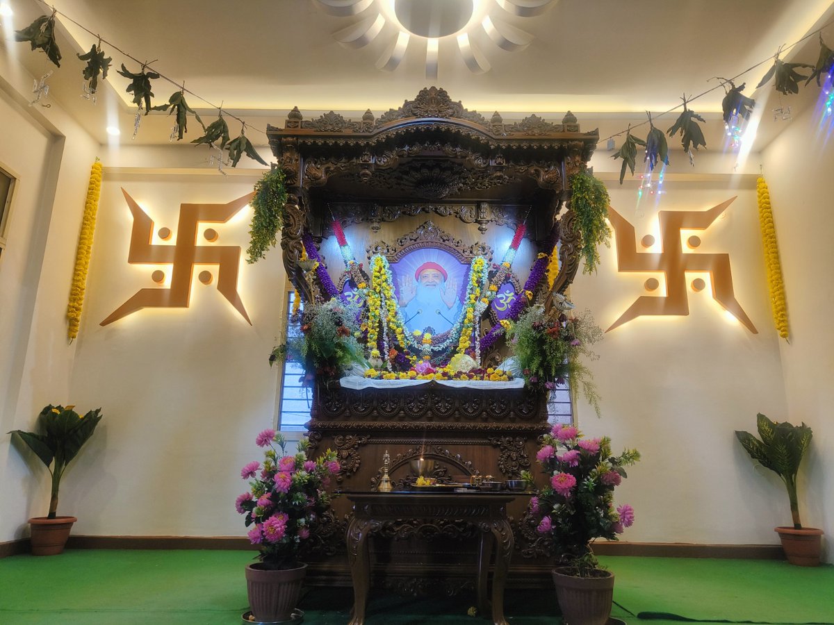 AshramBlr's tweet photo. @RishiPrasadOrg @RishiDarshan #GuruPurnima was enthusiastically observed by the Sadhaks at Sant Shri Asharamji Ashram, #Bengaluru #Karnataka.
It was joyous to see hundreds of #Bengalurians join the function. The decoration of the #Bangalore #Ashram Vyaspeeth was truly awesome !

🌐https://t.co/kMkJzbausx https://t.co/fpJDE1TsGM