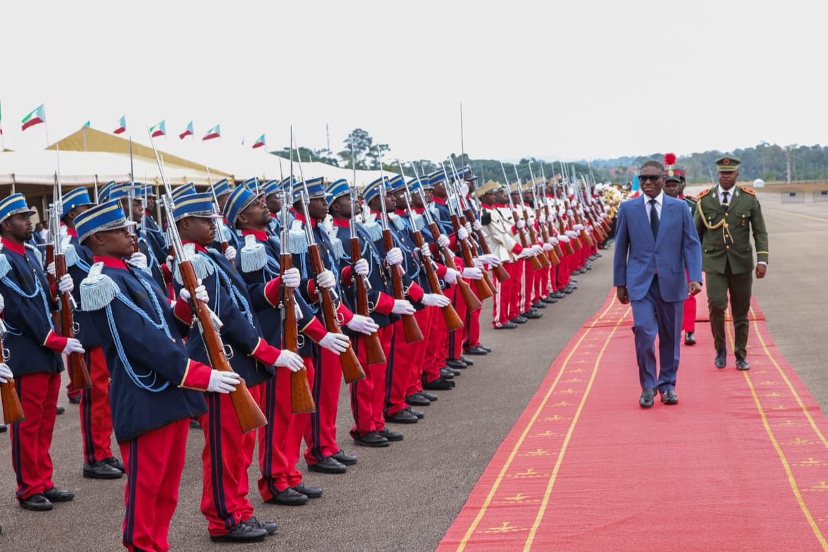 teonguema's tweet photo. En representación de S.E. el Presidente de la República, Jefe Supremo de las Fuerzas Armadas y Cuerpos de Seguridad del Estado, he presidido la ceremonia de entrega de despachos a la nueva promoción de oficiales y suboficiales de las Fuerzas Armadas Nacionales, en el marco de la conmemoración del 3 de Agosto, Día del Golpe de Libertad y de las Fuerzas Armadas.

He felicitado a los nuevos oficiales y suboficiales por culminar con éxito una etapa que ha exigido sacrificio, disciplina y vocación de servicio. Asimismo, les he recordado que el uniforme que hoy reciben representa el compromiso de servir a la patria con honor, defender nuestra soberanía, preservar la paz y actuar siempre con lealtad, integridad y respeto a la Constitución y a las leyes de la República.

También hemos rendido un sentido homenaje a los militares fallecidos en el accidente del helicóptero Z-9WE, quienes eran aspirantes a oficiales y declarados, a título póstumo, héroes de la patria por su entrega y servicio a Guinea Ecuatorial.

Seguiremos fortaleciendo unas Fuerzas Armadas Nacionales cada vez más preparadas y modernas, capaces de responder a los desafíos del presente y de seguir siendo un pilar fundamental para la paz, la seguridad y el desarrollo de #GuineaEcuatorial.