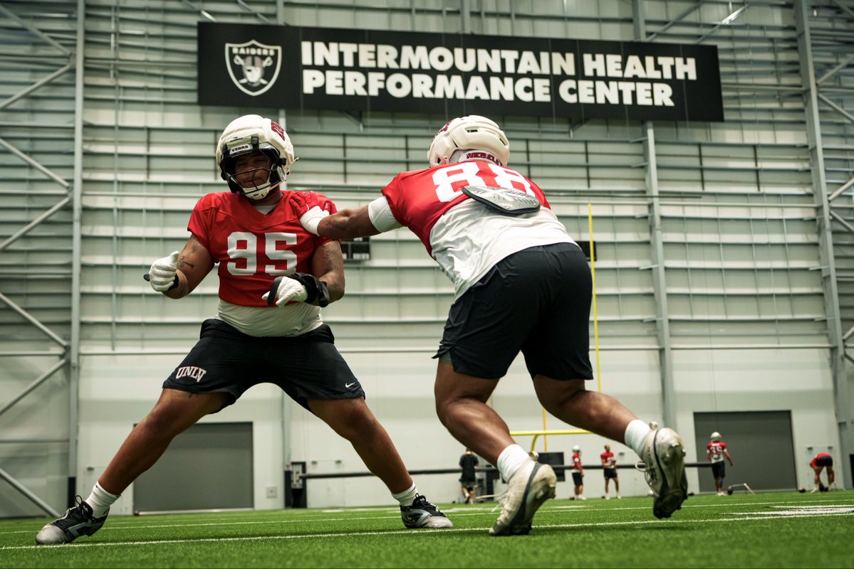 unlvfootball's tweet photo. Weekend work 

📍Raiders HQ https://t.co/qZZ01RRMEo