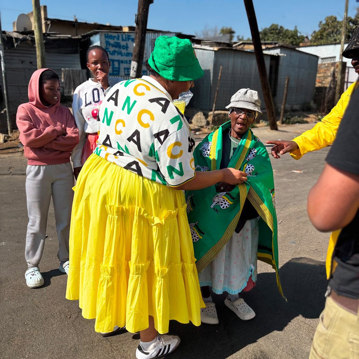 ANCParliament's tweet photo. [IN PICTURES] Voter Registration Weekend

ANC MP, Cde Kgomotso Ramolobeng, deployed to Randburg Parliamentary Constituency Office, led a door-to-door campaign in Diepsloot, Ward 113.

#RegisterToVoteANC
#LGE2026
#ANCatWork https://t.co/g432d0J4A1