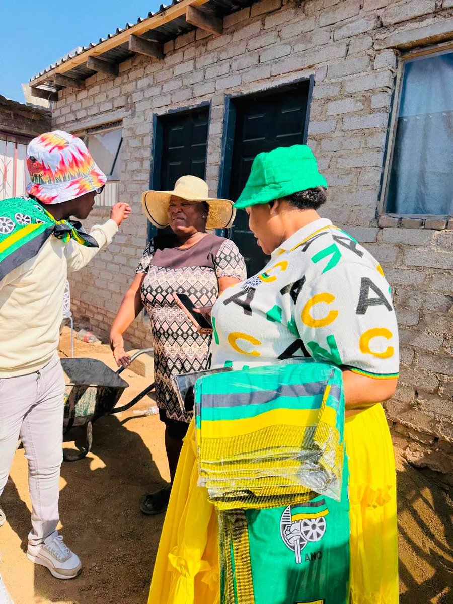 ANCParliament's tweet photo. [IN PICTURES] Voter Registration Weekend

ANC MP, Cde Kgomotso Ramolobeng, deployed to Randburg Parliamentary Constituency Office, led a door-to-door campaign in Diepsloot, Ward 113.

#RegisterToVoteANC
#LGE2026
#ANCatWork https://t.co/g432d0J4A1