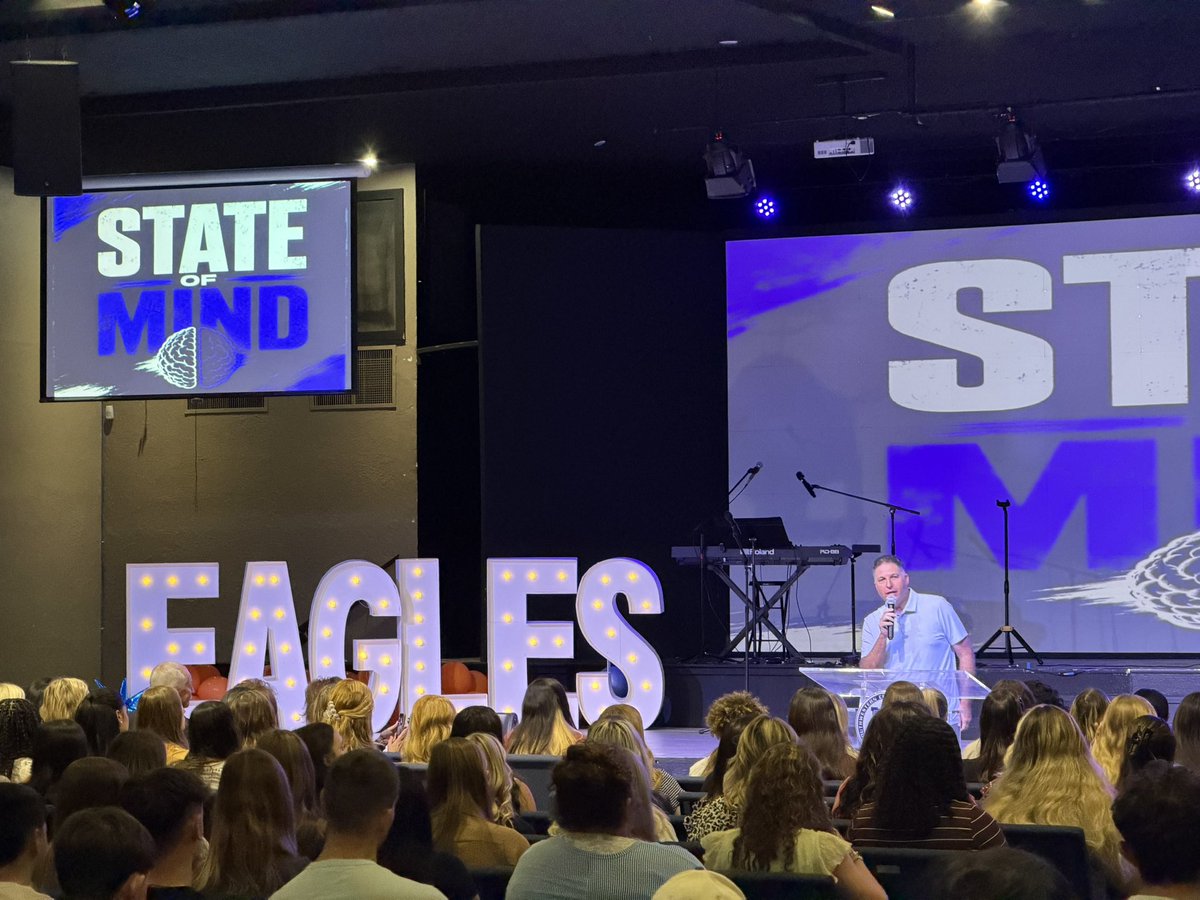 SCUBaseball's tweet photo. Thankful to our Head Coach for leading today’s message!

Write it. Think it. Confess it. Until you BELIEVE it.

#playhardhonorGod
#KingChasing https://t.co/VT5P1XjIZU