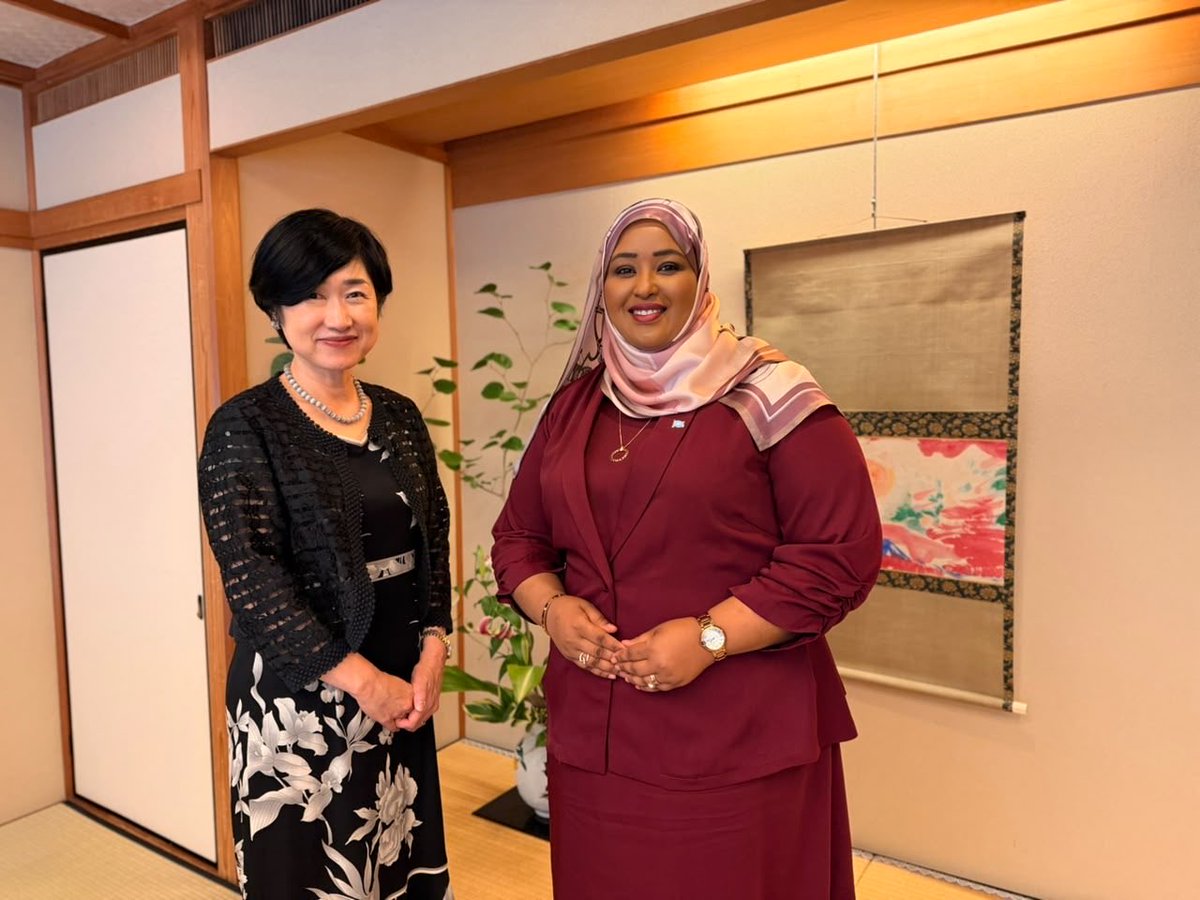 Somalia_Beijing's tweet photo. Intii ay booqasho shaqo ku joogtay Tokyo, Danjire @DrHodanOsman ayaa kulamo la yeelatay masuuliyiin ka tirsan Wasaaradda Arrimaha Dibadda ee Japan. JICA, Toyota Tsusho Corporation iyo jaaliyadda Soomaaliyeed. Kulamada ayaa diiradda lagu saaray xoojinta xiriirka, labada dal🇸🇴🇯🇵 https://t.co/2uQlPzqifU