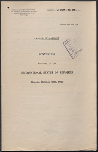 UNGeneva's tweet photo. The 1933 Refugee Convention was the 1st legally binding treaty that included the principle of "non-refoulement", which guarantees that refugees should not be returned to their country of origin.
More photos from @UNGeneva Library & Archives: https://t.co/4JcMoVrbfe
#WithRefugees https://t.co/s3p8PH3J2n