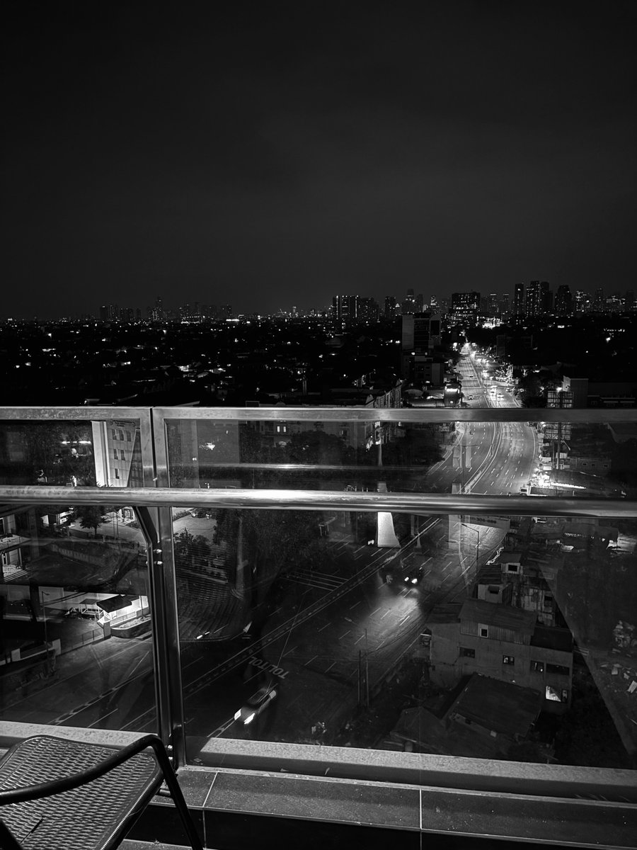 serrafin03's tweet photo. Silhoutte and view. 🕷️ https://t.co/XfLm5flKuW