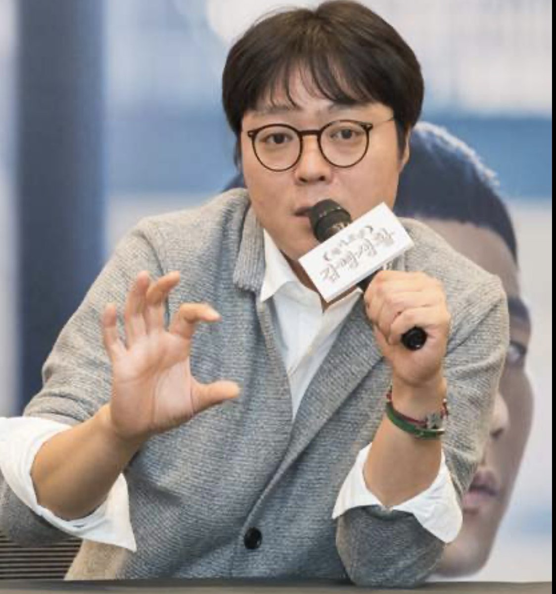 evian4377's tweet photo. @0nionhater @kkMjiH 신원호피다 자채가 꾸민얼굴이 이정도임. 그래서 마감도 떨어짐. 남자들의 하향평준화가 신원호피디가 꿈꾸는 세상임. 진심 화남. https://t.co/wbrixG4WQ6