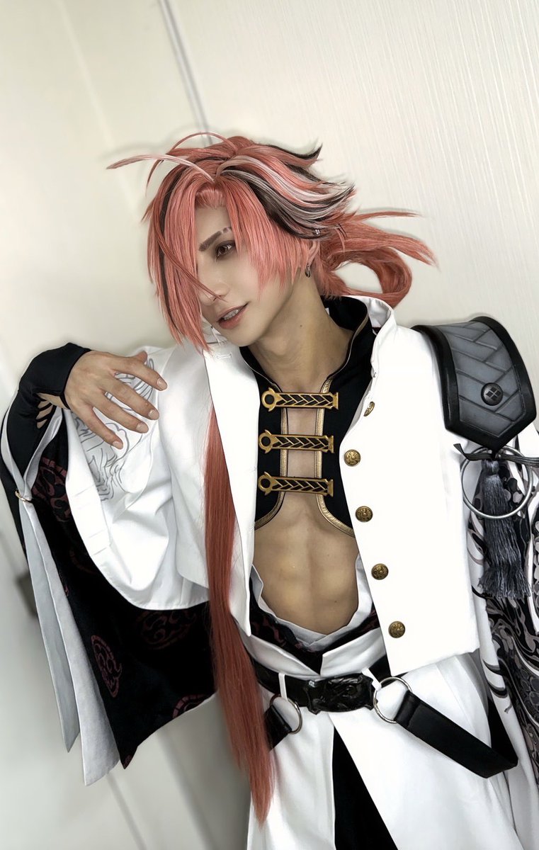 i_nari_official's tweet photo. 「FGO Fes. 2026 カルデア学園祭」
1日目「ギルガメッシュ（キャスター）」、2日目「高杉晋作」のオフィシャルコスプレイヤーとして峯田大夢が出演いたしました！

ご来場いただきました皆様ありがとうございました！
#FGO #FGO11周年 https://t.co/Z9OkoVhkAa