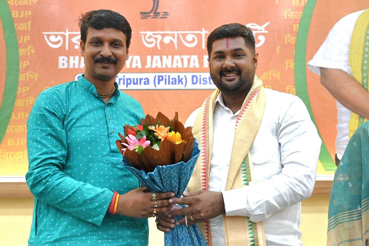BJYMNABADAL's tweet photo. Attended an important organizational meeting at the Pilak District Office to ensure the successful implementation of the Har Ghar Tiranga campaign. Together, we are committed to taking the Tricolour to every home and strengthening the spirit of patriotism. 🇮🇳 #HarGharTiranga https://t.co/rK7vPCEkbu