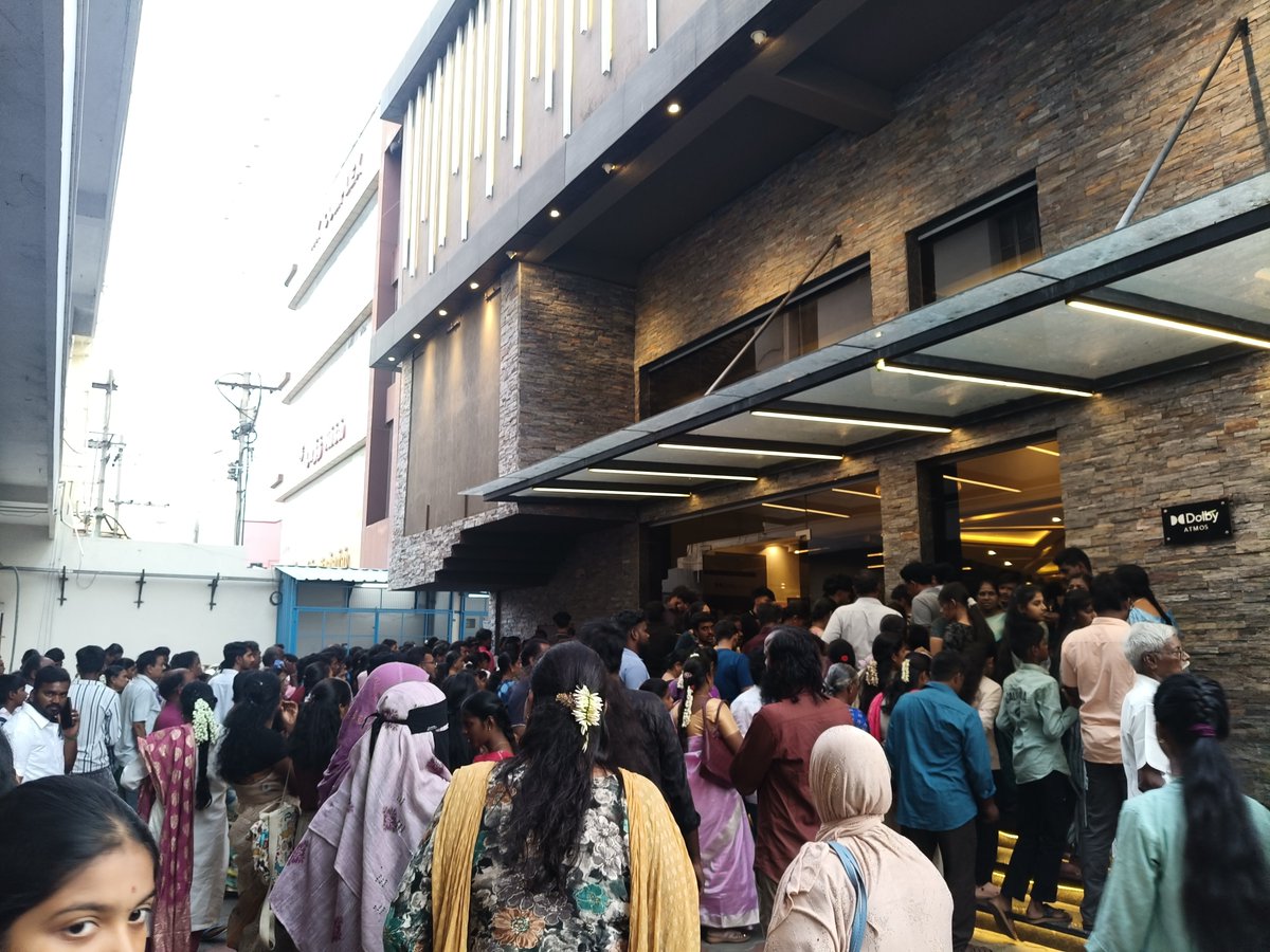 Sowmiyadalias's tweet photo. Family audience takeover 🥳
#Count4 https://t.co/xmAMuPCvhe