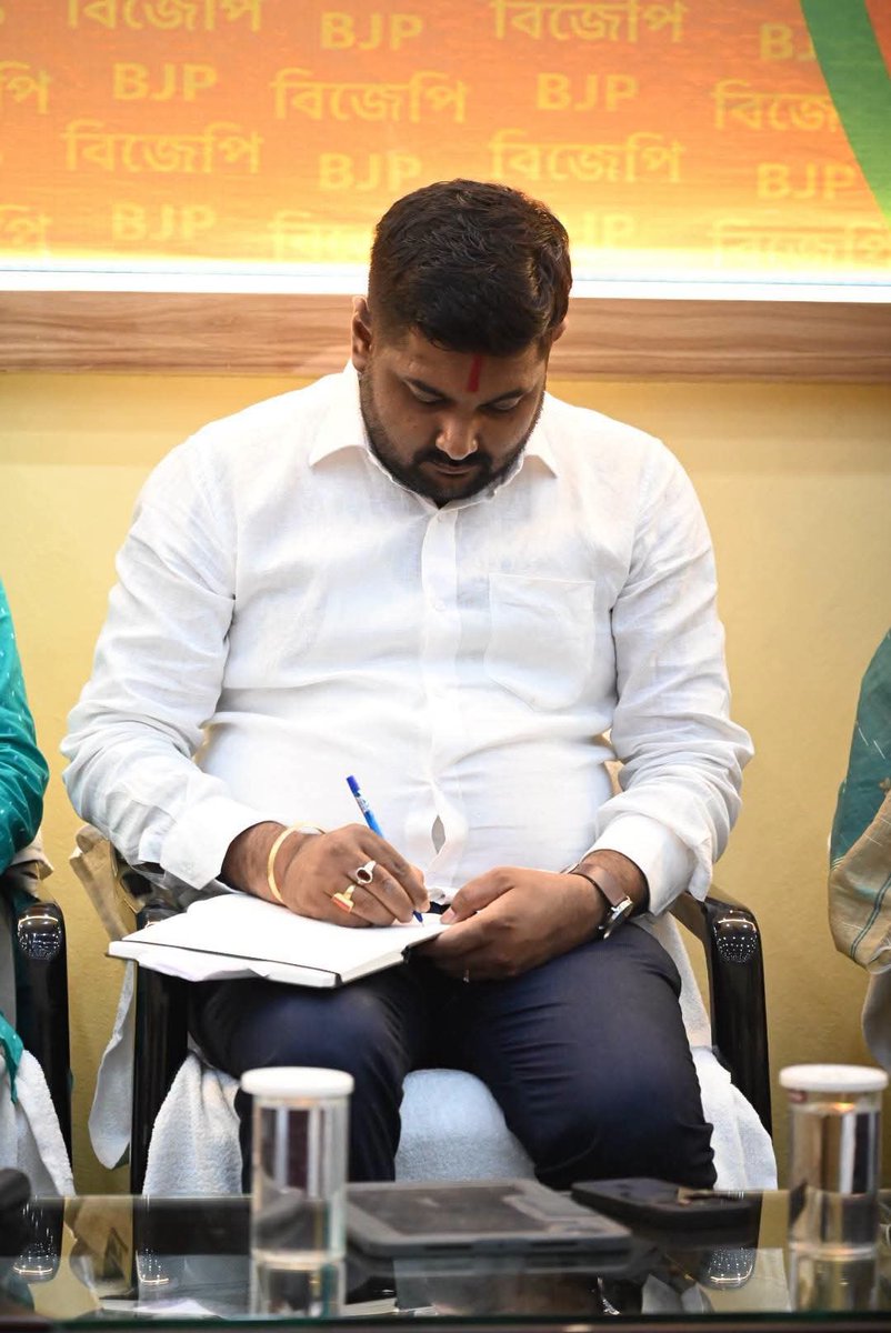 BJYMNABADAL's tweet photo. Attended an important organizational meeting at the Pilak District Office to ensure the successful implementation of the Har Ghar Tiranga campaign. Together, we are committed to taking the Tricolour to every home and strengthening the spirit of patriotism. 🇮🇳 #HarGharTiranga https://t.co/rK7vPCEkbu