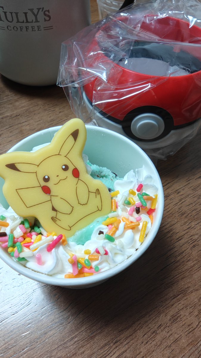 YOGIAKIRA's tweet photo. 母さんがアイス買ってきてくれた〜
かわいい💕
ピカ可愛すぎる💕
チョコミントうまっ✨✨ https://t.co/ls1Nv2ceQK