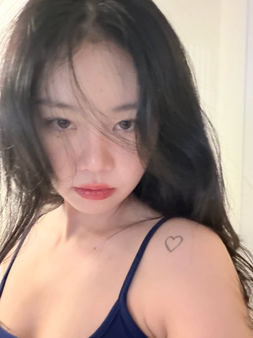 Gidle_x_nebobo's tweet photo. Prettiest cherry 🍒 in the world SEO SOOJIN 💋 https://t.co/yFHn45Acc0