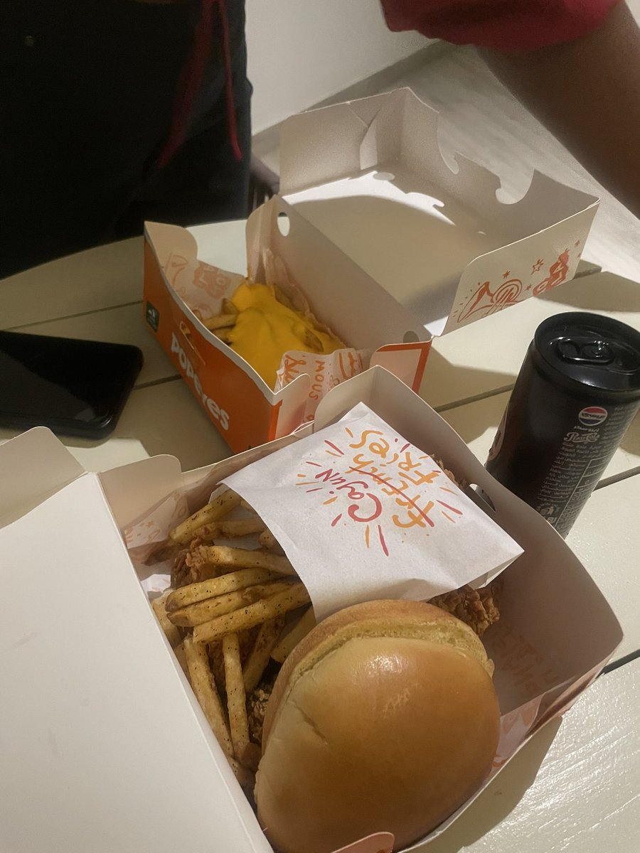 phainojn's tweet photo. these are what i eat on my cheating days https://t.co/GPXxNP6h5w