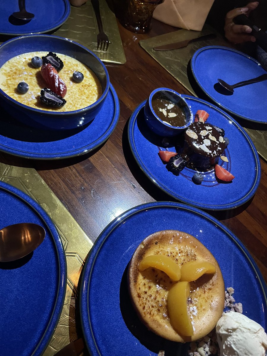 phainojn's tweet photo. these are what i eat on my cheating days https://t.co/GPXxNP6h5w