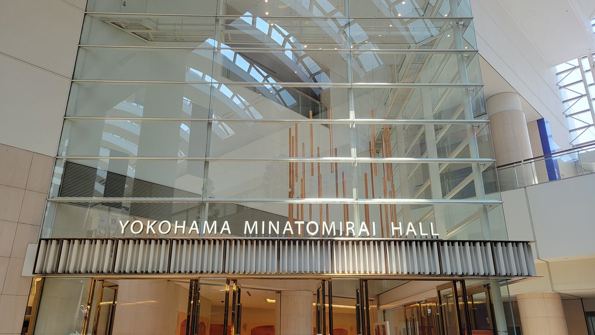 nwheveryday's tweet photo. 意外なことに、この会場初めてで。公演内容はとてもよかった。ただ、1階席の通路がスロープではなく階段になってて、特に20列より後方は1段1段が危険な段差で驚いた。車椅子の方がいらして、当然会場に入れず。座席までご家族とスタッフに抱きかかえられて移動。2年後の改修工事で改善されるかな… https://t.co/TtZ7HBAxdb
