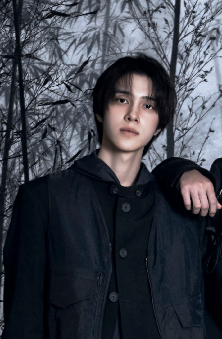 hendery_pink's tweet photo. 원본 vs  보정본

헨드리 is 뭔들이긴 한데... 굳이...?🤔🤔🤔 https://t.co/NuiemmL4pH
