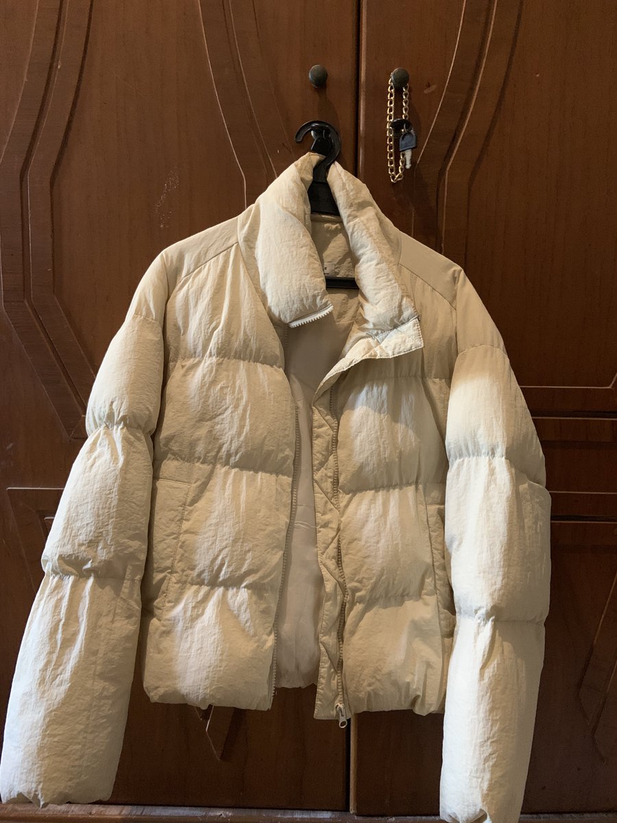 vixienn3's tweet photo. volume 2! w masih ada dua jaket yang jarang kesentuh hhhh jadi w mau jual. Ini jaket puffer udah jarang kepake. masing-masing Rp120.000 aja. nego gaskan #preloved #jaket #dripjaktim https://t.co/YtkYT7RHWF
