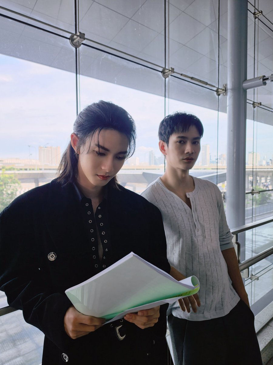 TheGrimLoverTH's tweet photo. #GrimLoverSoulSync กึงครับแป๋ว 🐶🐱 ถามจริง ไหล่ หรือ กันสาดครับ โซบิ๊กบึ้มม 🤔

#TheGrimLover
#รักลืมตาย https://t.co/ewuoRQ6hu3