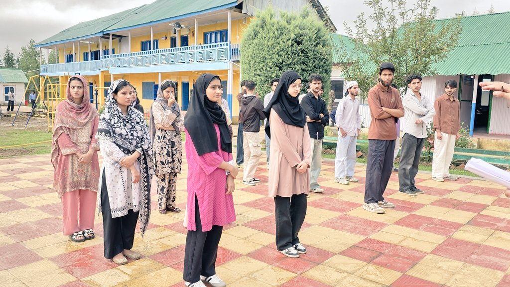 KupwaraTerriers's tweet photo. Empowering Dreams in Kupwara!
Indian Army conducted the JKSSS Screening Cum Merit Exam at AGS Wayne today.38 students including 29 boys &amp; 9 girls from border areas appeared.JKSSS has been building nation builders from J&amp;K.Investing in education. Strengthening the  nation @adgpi https://t.co/JUhIIrqzPS