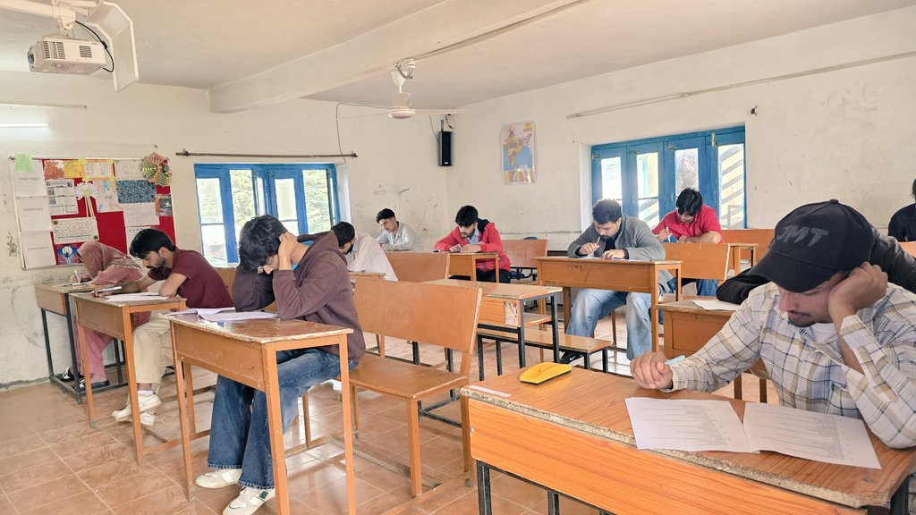 KupwaraTerriers's tweet photo. Empowering Dreams in Kupwara!
Indian Army conducted the JKSSS Screening Cum Merit Exam at AGS Wayne today.38 students including 29 boys &amp; 9 girls from border areas appeared.JKSSS has been building nation builders from J&amp;K.Investing in education. Strengthening the  nation @adgpi https://t.co/JUhIIrqzPS