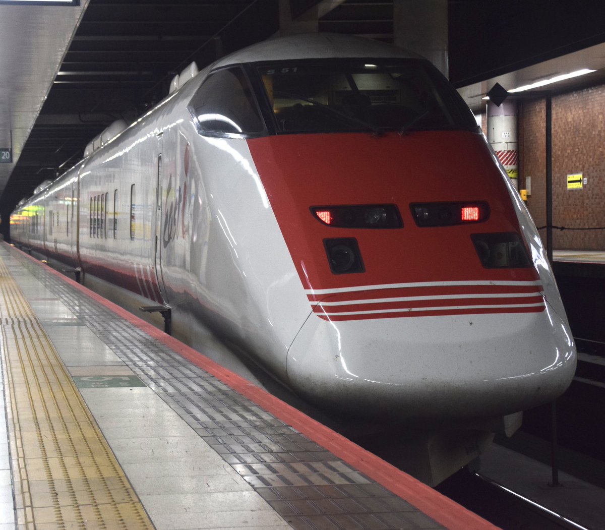 657K1_Hitachi's tweet photo. ・7905B（本線検測2日目）
E926形East-i S51編成
暑くて死にそうだったので、今回は地下ホームの上野にて撮影。
2026.8.2 上野 https://t.co/8JbPJIEOSs