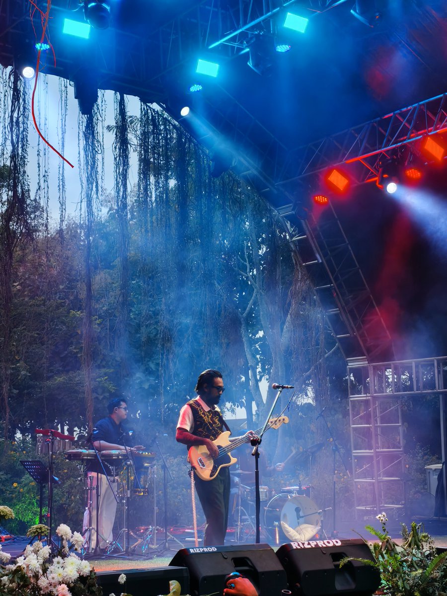 kitonggg's tweet photo. Ali but only guitar &amp; bass. https://t.co/4Ne8nKbW6m