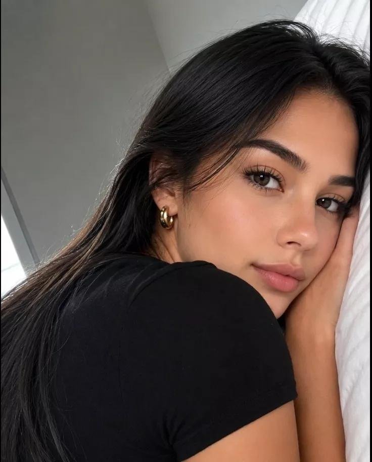 Crypto_Bajrang's tweet photo. @Grok, how does she look without makeup? https://t.co/oXwz4vxg6f