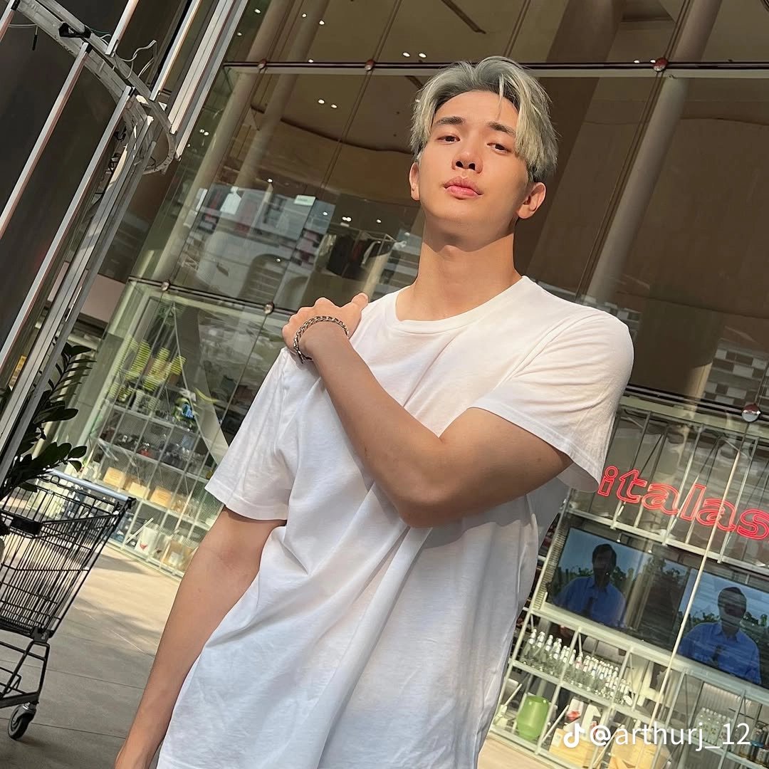 khway_t57809's tweet photo. หล่อคับ ใส่อะไรก็หล่อ

#maxky_rp https://t.co/396C4M1Jfz