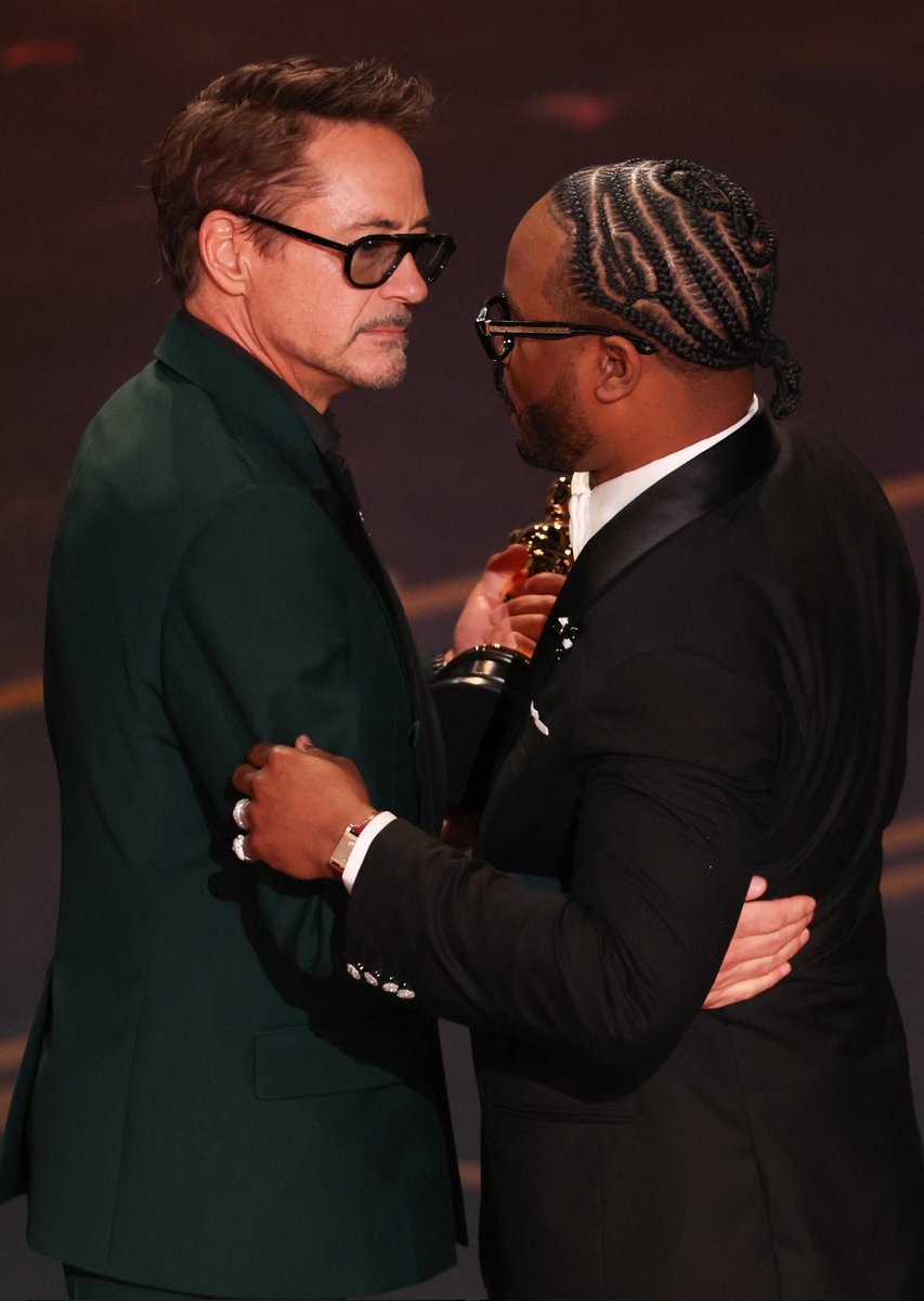 THEH0RRORKID's tweet photo. I’ll never forget Ryan Coogler accepting his Oscar with a guitar briaded into his hair https://t.co/BQhe6fkWrg