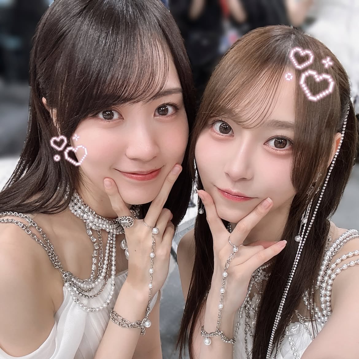 N100years's tweet photo. 弓木奈於・沈黙の金曜日26/7/31
かっきーの優しさについて

(スタジオを間違えて遅刻し、落ち込んでいたら)
賀喜遥香がね、隣に来てくれて。「どうした？」って。「サンリオピューロランドでも行くか？」って。

「奈於は多分、キャパシティいっぱいいっぱいになっちゃってるんだよ、今」って言って。「そんな気にしない方がいいよ」って。

いつだって優しいんです。あの人にもキャパシティってものがある。あの人だって泣きたい夜だってあったんですよ。
でも、私に寄り添って、「ピューロランド行こう」って。「1時間弱で行けるってよ」って。

#弓木奈於
#賀喜遥香
#やねんズ