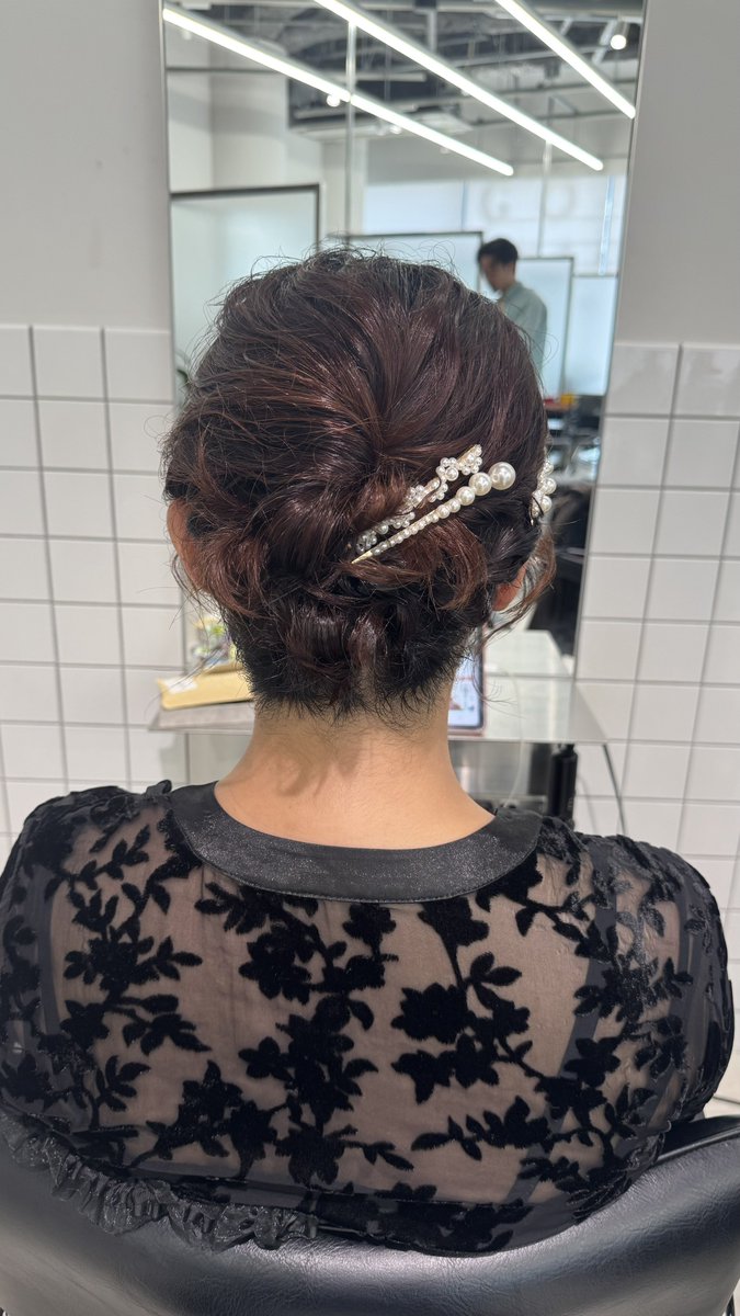riho_work's tweet photo. お客様Photo✂️

予約時に「普段は人見知りですが、同じらばっぱーとして親近感が湧いて」と、とても嬉しいメッセージをくださっていたご新規様✨

結婚式参列用ヘアセットさせていただきました

肩上ボブでもアップ風にできます🫶🏻
ご相談ください🧡

#大阪ヘアメイク
#梅田ヘアセット
#ヘアアレンジ https://t.co/07rxfl9dry