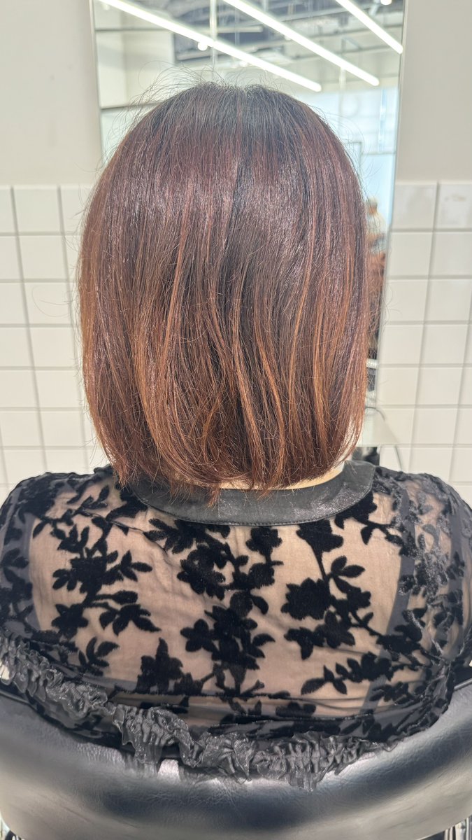 riho_work's tweet photo. お客様Photo✂️

予約時に「普段は人見知りですが、同じらばっぱーとして親近感が湧いて」と、とても嬉しいメッセージをくださっていたご新規様✨

結婚式参列用ヘアセットさせていただきました

肩上ボブでもアップ風にできます🫶🏻
ご相談ください🧡

#大阪ヘアメイク
#梅田ヘアセット
#ヘアアレンジ https://t.co/07rxfl9dry