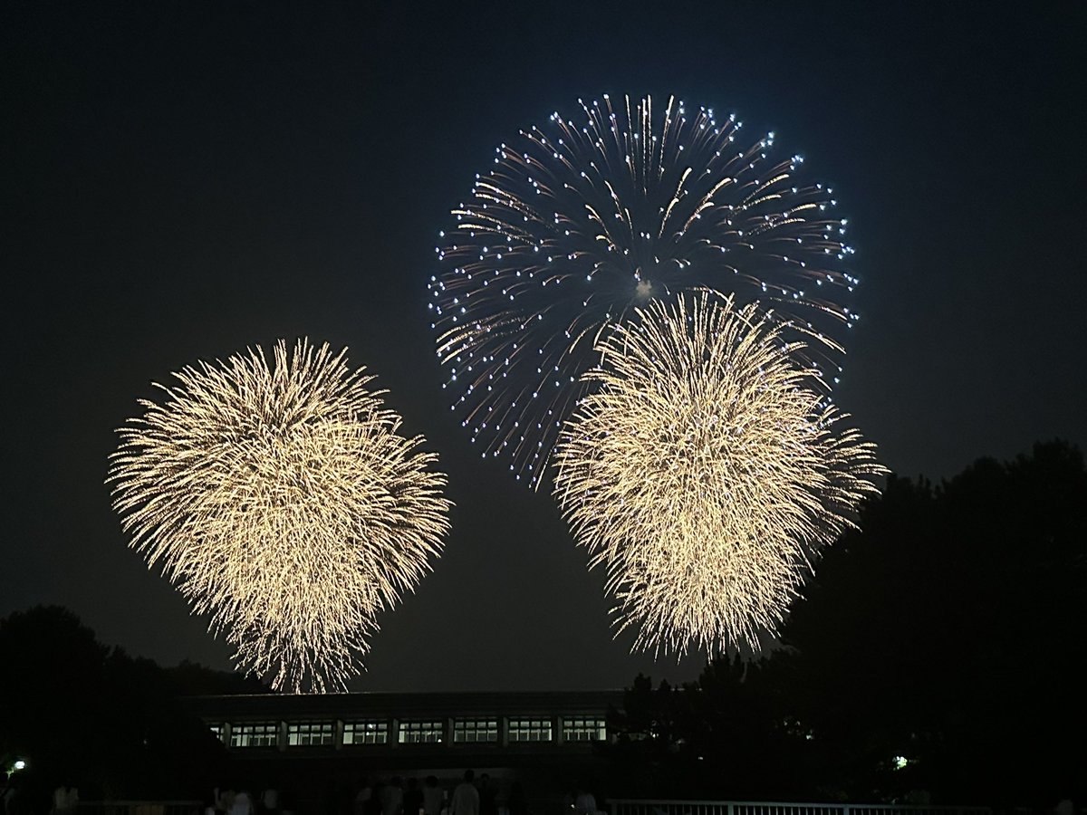 chie_2451's tweet photo. ライブ終わってちょうど見れた幕張の花火✨ https://t.co/XYSvPnQWSR