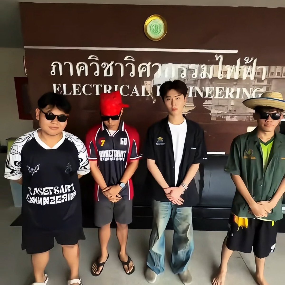 justbluefluer's tweet photo. ตัวตึงภาคไฟดิวะ 555555555555
#.ท้ายไทยภาคไฟ https://t.co/G3AEU6bqM3