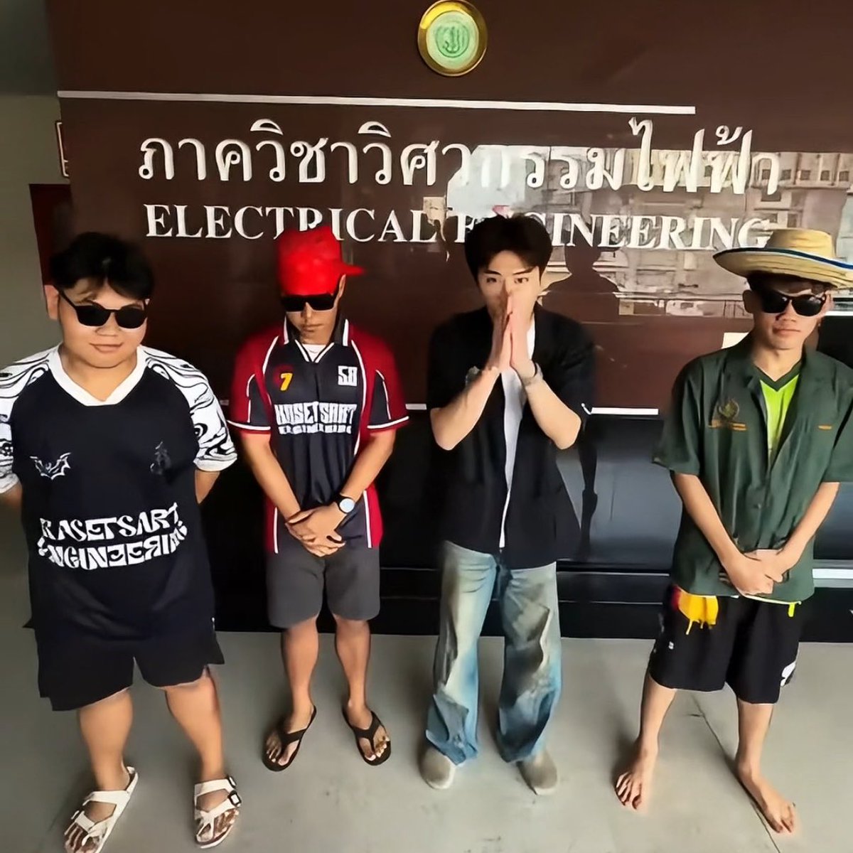 justbluefluer's tweet photo. ตัวตึงภาคไฟดิวะ 555555555555
#.ท้ายไทยภาคไฟ https://t.co/G3AEU6bqM3