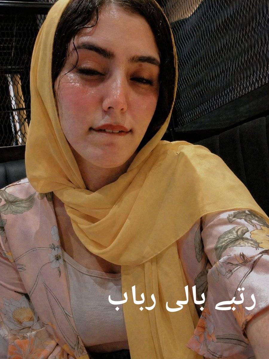 ruab_kh's tweet photo. میرے منہ میں پسینے کا ہر قطرہ یہ وہ شربت ہے جسے چکھنے کے باوجود میری روح خود ہی کھو جاتی ہے، پھر میں سلبر کھولوں تو پتہ نہیں یہ لڑکیاں کیوں ہنسیں گی۔ 💚
@Syeda_Mariyam69 
@priyanshidevi69 
@Nasreenlovyll https://t.co/sOM5OBX0iq