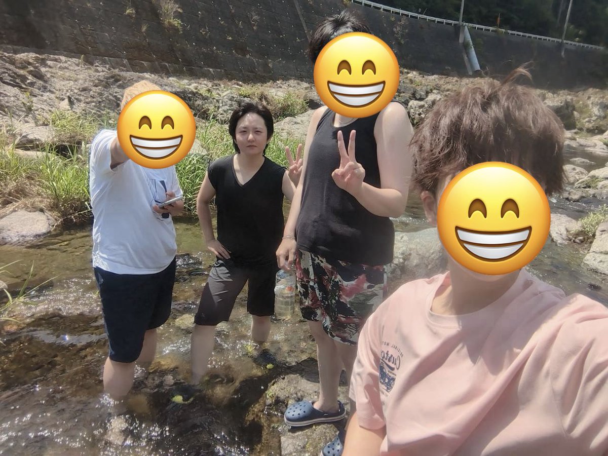 2222abwg's tweet photo. 夏満喫‼️
やっぱ海より川よなぁ♪
後BBQしたいなぁ(๑˃̵ᴗ˂̵)
花火もしたいし。
甚平着て祭り行って屋台の食べもん食べて
夏って暑いけど…
イベントいっぱいやから好き♪
（俺の足美脚やから見て…） https://t.co/L7WirXvqdE