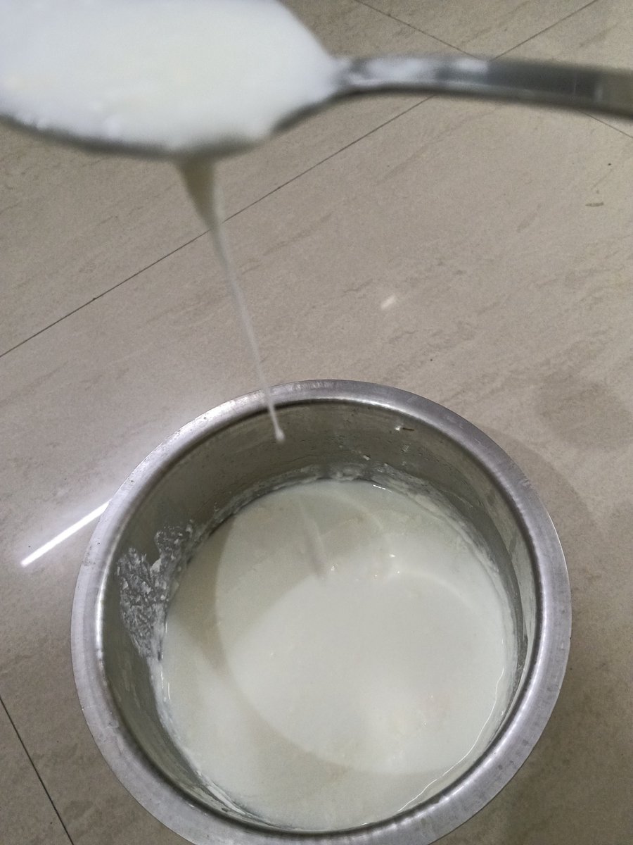 Guddu_simi's tweet photo. @Amul_Coop Dear Amul,  
 Yesterday I bought a milk packet from your company and added some yogurt from the same brand to it. I noticed the consistency of the yogurt was unusual. Why is it like that? Why does yogurt have a slimy texture? https://t.co/5ki1cUn3Is
