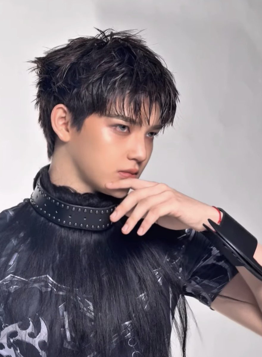 Minmeun's tweet photo. โห หล่อเหมือนเอาคอมพิวเตอร์ปั้น แต่จริงๆพ่อกับแม่เค้าปั้นมา หล่อขนาดนี้มีอยู่จริงนะทุกคน  ไม่เชื่อก็ลองกดบัตร #ATLASRisingUpConcert ไปดูด้วยตาเนื้อกันได้นะคะ ตัวจริงหล่อกว่าในรูป

🔗 https://t.co/7G4mKE5LlM

⋆⁺₊⋆ #PoomATLAS 🐼⋆⁺₊⋆ 
#ATLASconcert2026 https://t.co/xJ5dCU0pEZ
