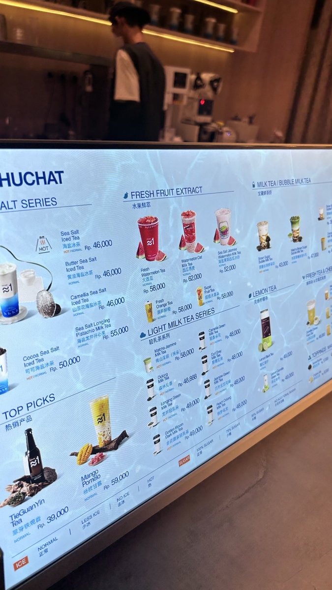 kurowander's tweet photo. FOMO per-tea-an dikit, but Teazzi is still my go-to 🧋🤍 😭🥲 ini kyk laut bgt https://t.co/eYznVX7tS1