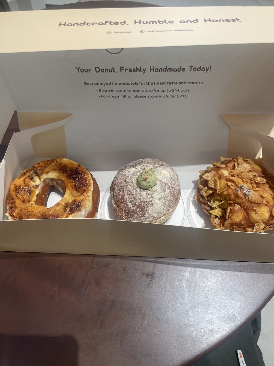 0whitesnake0's tweet photo. Itadakimas #foredonut https://t.co/XHAxBbD9la