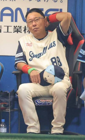 yakulpon's tweet photo. 【ヤクルト】池山隆寛監督「相談します」決勝被弾のキハダの守護神はく脱を示唆　虎に３連敗で借金６　４位ＤｅＮＡとは２差(スポーツ報知)

７月１４日以降、セーブがなく不安定な投球が続く左腕について池山隆寛監督は守護神剥奪（はくだつ）を示唆した。
https://t.co/4Z4qnHR4hh https://t.co/W9Kk10lquH