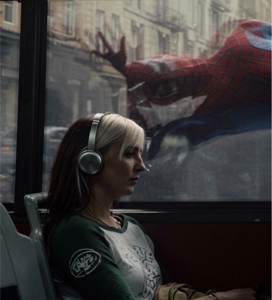 nikeyspace's tweet photo. Am I the only one that noticed that the girl on the bus that Peter got slammed into looks like rogue and also the scrunchie Sara was wearing and they kept focusing on had Rogues colors? I know it wouldn't make sense but I swear those were rogues colors https://t.co/P3Vzhv6a0K